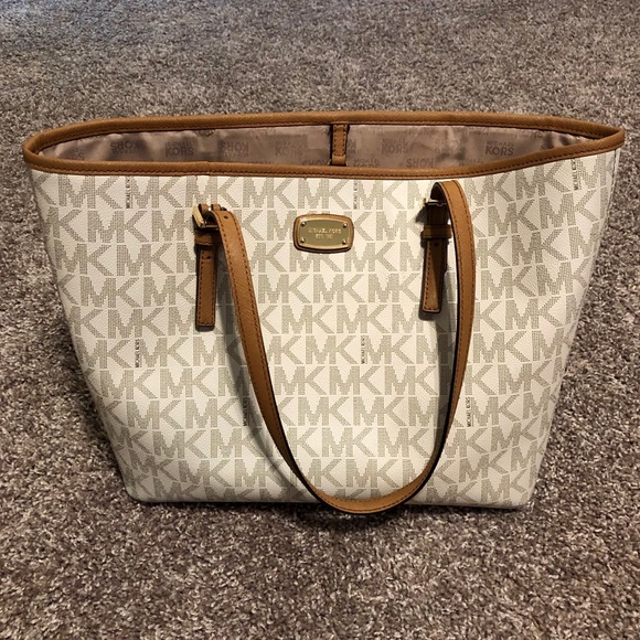 Michael Kors Handbags - 🔥Michael Kors Jet Set Travel Tote🔥